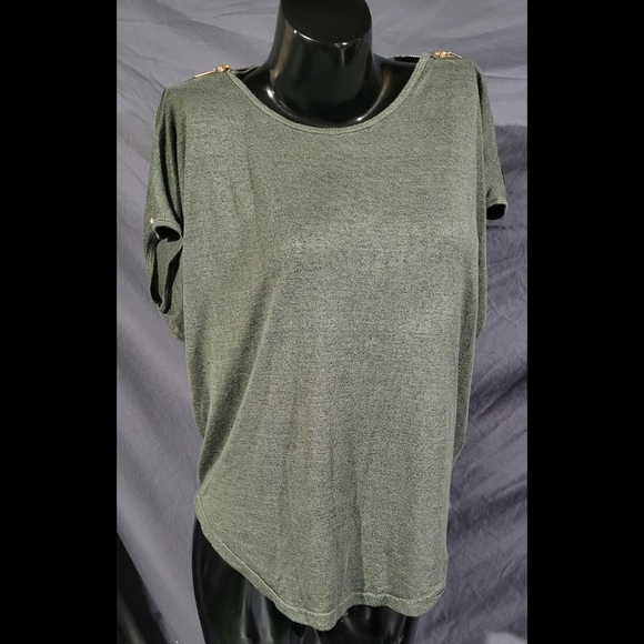 Army Green Top from APRICOT - Picture 3 of 6